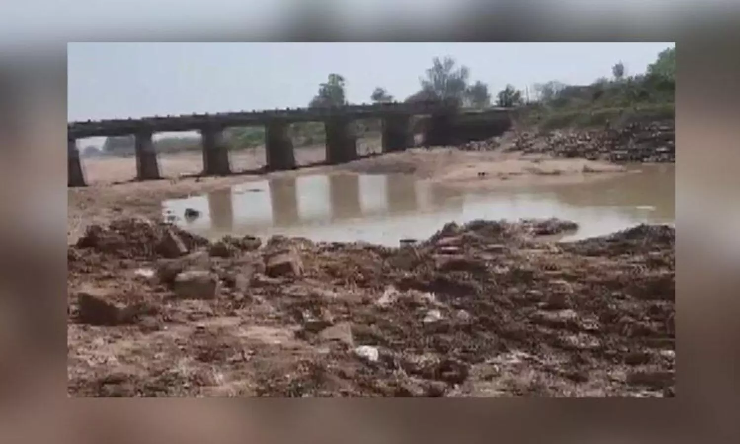 ബിഹാറിൽ വെറൈറ്റി മോഷണം: 60 അടി നീളമുള്ള പാലം മോഷ്ടിച്ചത് പട്ടാപ്പകൽ