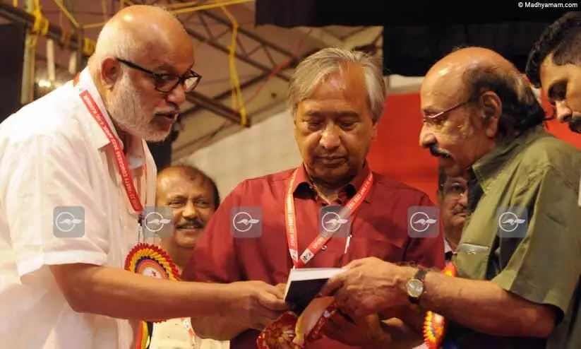 ഇന്ത്യ കടന്നുപോകുന്നത് ഭയത്തിലൂടെ -കെ. സച്ചിദാനന്ദൻ ഇന്ത്യ കടന്നുപോകുന്നത് ഭയത്തിലൂടെ -കെ. സച്ചിദാനന്ദൻ