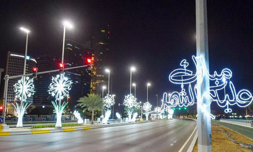 വര്ണ വിളക്കുകളില് അലംകൃതമായി അബൂദബി വര്ണ വിളക്കുകളില് അലംകൃതമായി അബൂദബി