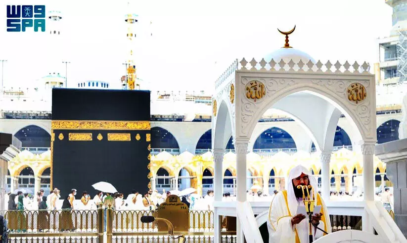 റ​മ​ദാ​നി​ലെ ആ​ദ്യ ജു​മു​അ​യി​ൽ ഇ​രു​ഹ​റ​മു​ക​ളും ക​വി​ഞ്ഞു