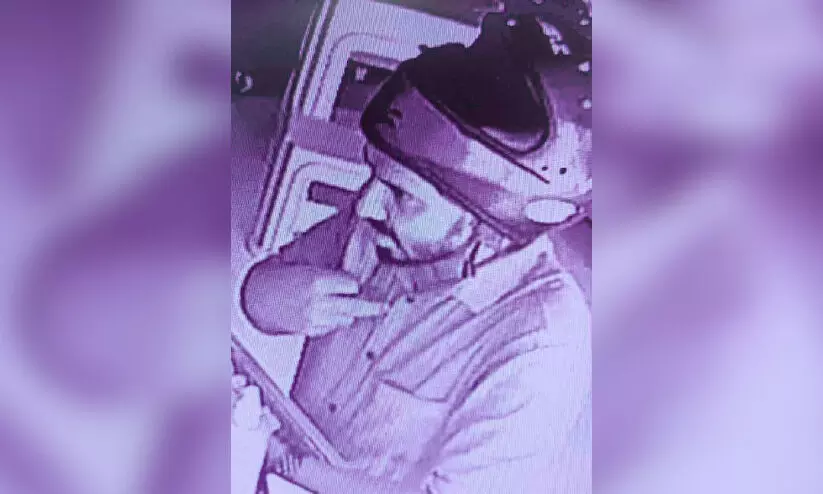 ഓണ്‍ലൈനായി പൈസ അടച്ചെന്ന വ്യാജേന തെറ്റിദ്ധരിപ്പിച്ച് തട്ടിപ്പ്