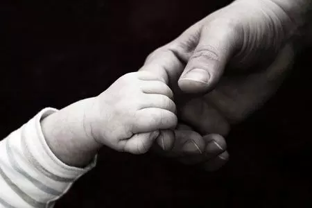 കുഞ്ഞിനെ വേണമെന്ന് യുവതിയുടെ ഹരജി; ജീവപര്യന്തം തടവുശിക്ഷ അനുഭവിക്കുന്ന ഭർത്താവിന് 15 ദിവസത്തെ പരോൾ നൽകി കോടതി