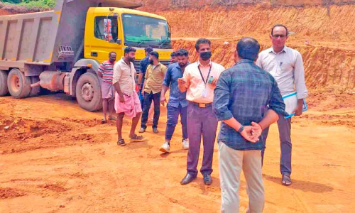 അനധികൃത മണ്ണെടുപ്പ് പഞ്ചായത്ത് അധികൃതർ തടഞ്ഞു