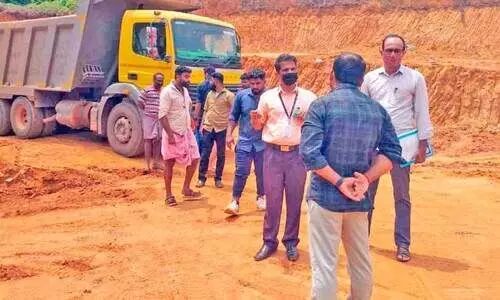 അനധികൃത മണ്ണെടുപ്പ് പഞ്ചായത്ത് അധികൃതർ തടഞ്ഞു