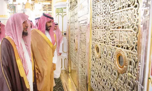 കിരീടാവകാശി മദീന പള്ളി സന്ദർശിച്ചു കിരീടാവകാശി മദീന പള്ളി സന്ദർശിച്ചു