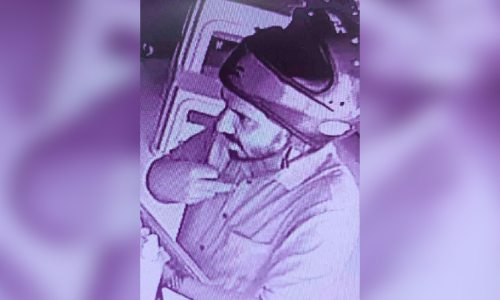 ഓണ്‍ലൈനായി പൈസ അടച്ചെന്ന വ്യാജേന തെറ്റിദ്ധരിപ്പിച്ച് തട്ടിപ്പ്