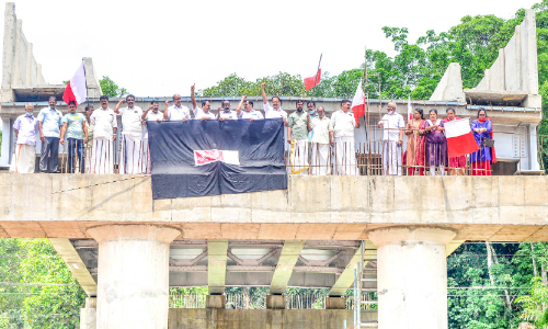 പണി പൂർത്തീകരിക്കാതെ റോഡ് ഉദ്ഘാടനം: പ്രതിഷേധിച്ചു