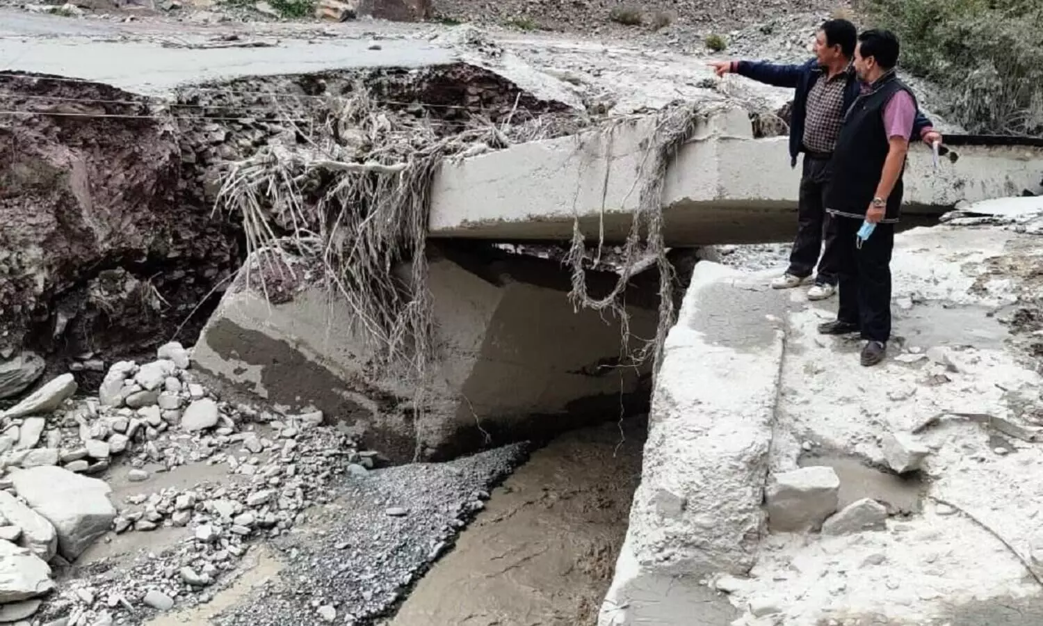 ലഡാക്കിൽ പാലം തകർന്ന് നാല് തൊഴിലാളികൾ മരിച്ചു