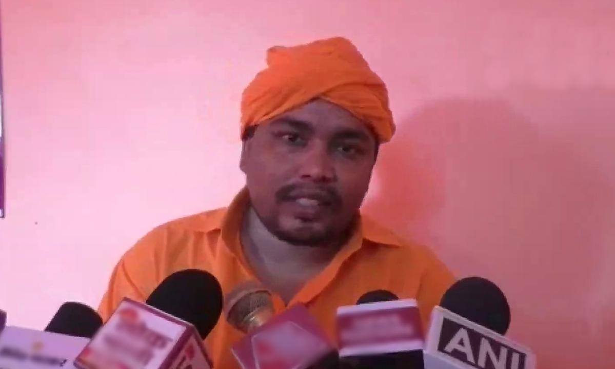 മുസ്ലിം സ്ത്രീകളെ ബലാത്സംഗം ചെയ്യണം; സന്യാസി ബജ്റംഗ് ദാസ് മുനിയുടേത് കൊടും ക്രിമിനൽ ഭൂതകാലം മുസ്ലിം സ്ത്രീകളെ ബലാത്സംഗം ചെയ്യണം; സന്യാസി ബജ്റംഗ് ദാസ് മുനിയുടേത് കൊടും ക്രിമിനൽ ഭൂതകാലം