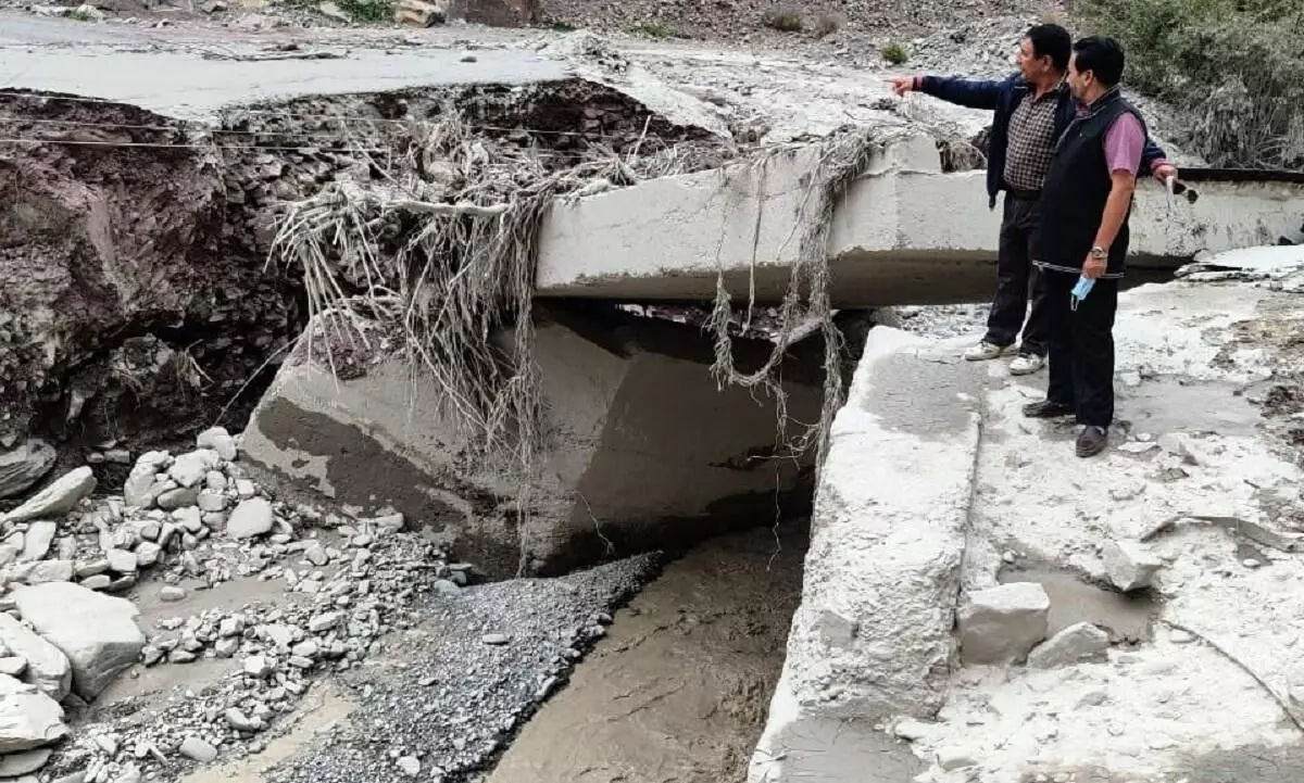 ലഡാക്കിൽ പാലം തകർന്ന് നാല് തൊഴിലാളികൾ മരിച്ചു