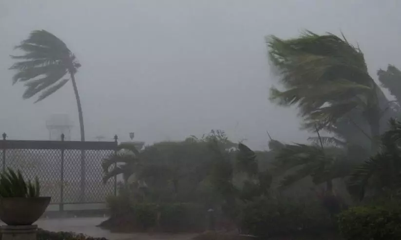 അടുത്ത 24 മണിക്കൂറിൽ ശക്തമായ കാറ്റിനും മോശം കാലാവസ്ഥക്കും സാധ്യത അടുത്ത 24 മണിക്കൂറിൽ ശക്തമായ കാറ്റിനും മോശം കാലാവസ്ഥക്കും സാധ്യത