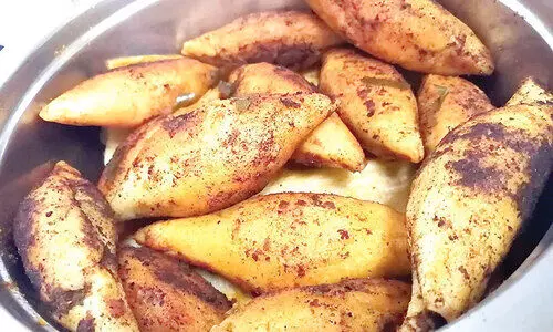 ചി​ക്ക​ൻ ക​ൽ​മാ​സ്