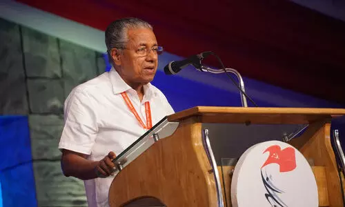 Pinarayi vijayan 10422