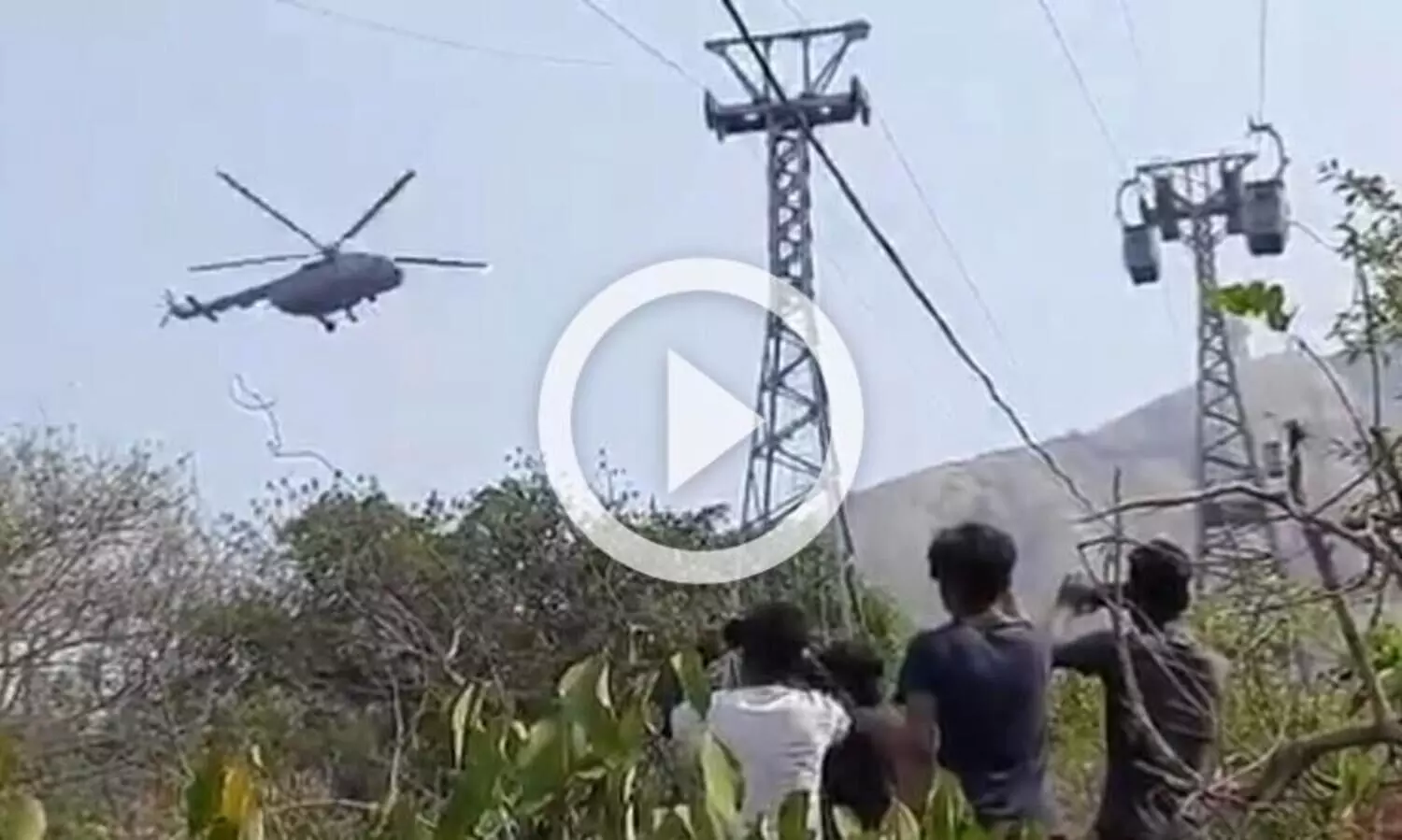 റോപ് വേയിൽ കേബ്ൾ കാറുകൾ കൂട്ടിയിടിച്ചു, രണ്ട് മരണം; കുടുങ്ങിക്കിടക്കുന്നവർക്കായി രക്ഷാപ്രവർത്തനം -വിഡിയോ