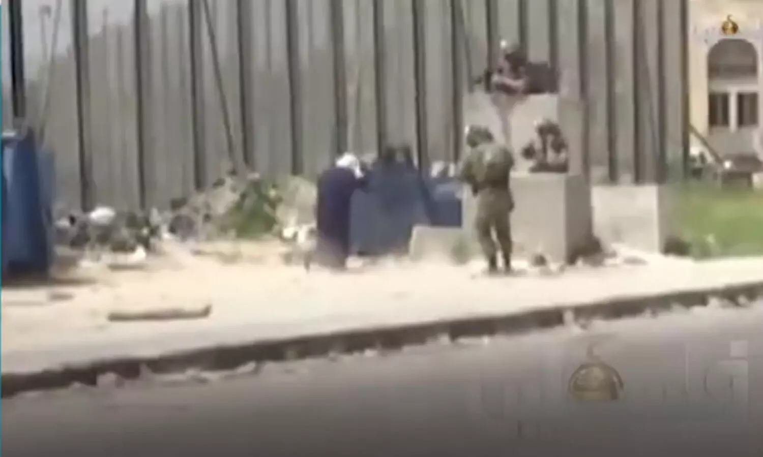 നെഞ്ചുപൊട്ടും ഇതു ​കണ്ടാൽ; പൊതു നിരത്തിൽ ഫലസ്തീൻ വനിതയെ ഇസ്രായേലി സൈന്യം വെടിവെച്ചുകൊല്ലുന്ന വിഡിയോ പുറത്ത്