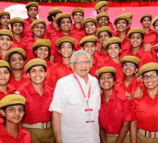 രക്ഷപ്പെടുത്തുമോ, കേരള മോഡൽ?