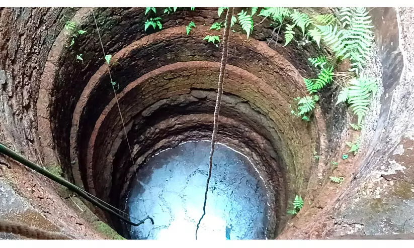 കു​ടി​വെ​ള്ള​ത്തി​ൽ ക​ക്കൂ​സ് മാ​ലി​ന്യം; ദു​രി​ത​ക്ക​യ​ത്തി​ൽ വ​യോ​ധി​ക​നും കു​ടും​ബ​വും