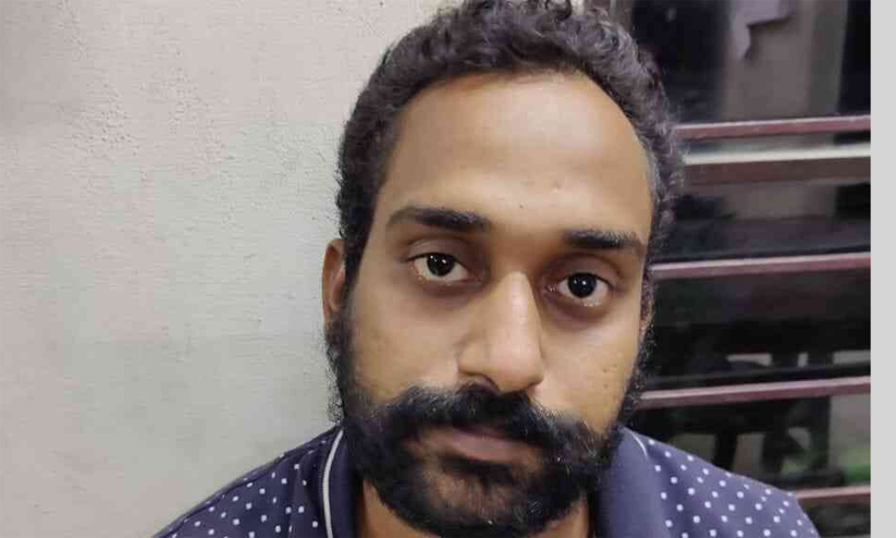 25 ലക്ഷം രൂപ വിലമതിക്കുന്ന ഹാഷിഷ് ഓയിലുമായി യുവാവ് പിടിയിൽ 25 ലക്ഷം രൂപ വിലമതിക്കുന്ന ഹാഷിഷ് ഓയിലുമായി യുവാവ് പിടിയിൽ