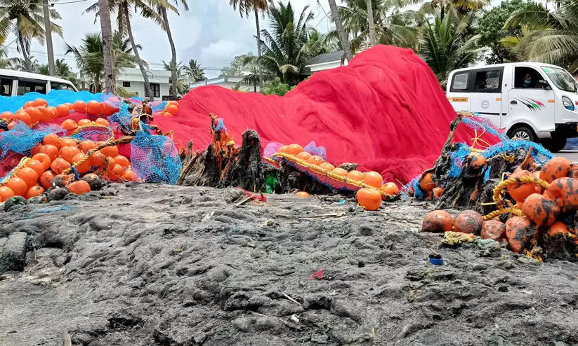 10 ലക്ഷം രൂപയുടെ മത്സ്യബന്ധന വല തീയിട്ട് നശിപ്പിച്ചു