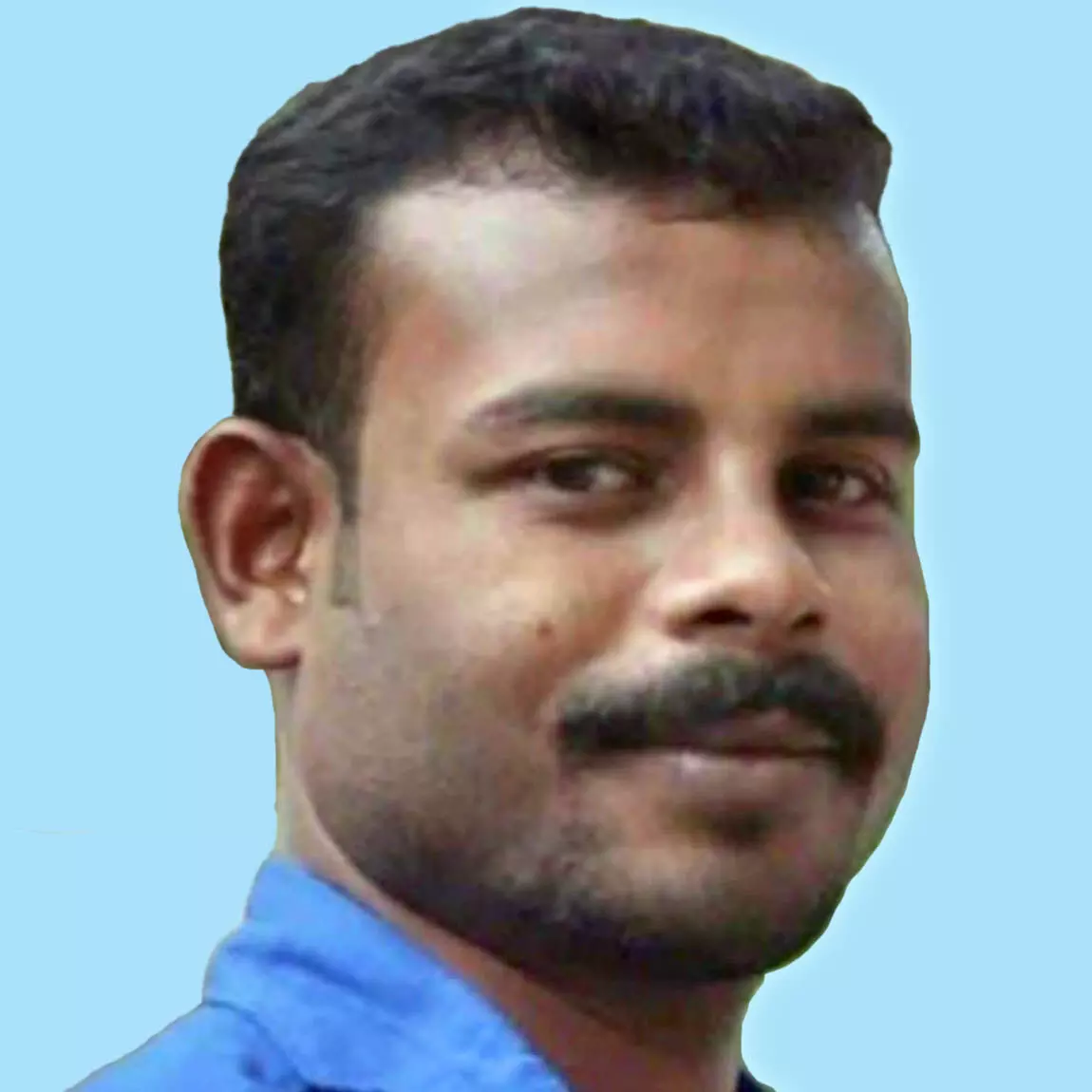 കാ​റും ബൈ​ക്കും കൂ​ട്ടി​യി​ടി​ച്ച് പ​രി​ക്കേ​റ്റ യു​വാ​വ്​ മ​രി​ച്ചു