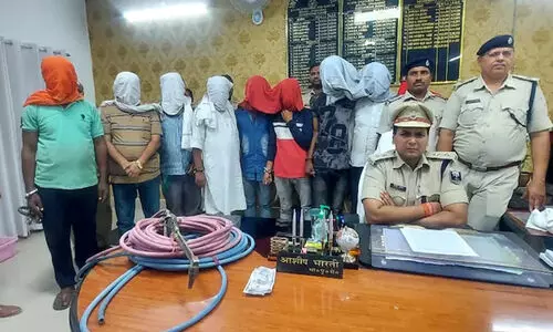 ബിഹാറിൽ 60 അടി നീളമുള്ള ഇരുമ്പ് പാലം മോഷ്ടിച്ചതിന് സർക്കാർ ഉദ്യോഗസ്ഥൻ ഉൾപ്പെടെ 8 പേരെ അറസ്റ്റ് ചെയ്തു