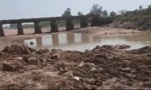 അവർ രണ്ട് ദിവസം കഠിനാധ്വാനം ചെയ്തു; കള്ളൻമാർ പാലം പൊളിച്ചുകടത്തിയതെങ്ങനെയെന്നറിയാം