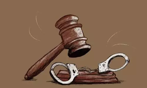 വാട്സാപ് സ്റ്റാറ്റസിന്റെ പേരിൽ അറസ്റ്റിലായ മുസ്‍ലിം യുവതിയുടെ കേസ് ഏറ്റെടുക്കരുതെന്ന് അഭിഭാഷകരോട് ഹിന്ദുത്വ സംഘടന