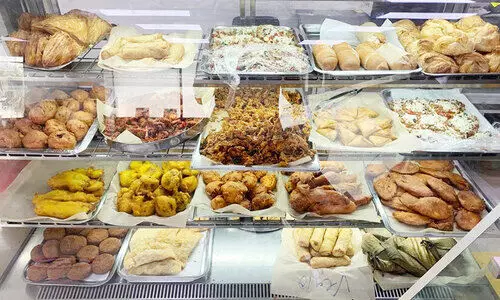 നൂറോളം നോമ്പുതുറവിഭവങ്ങളുമായി ഓറിയന്റല് ബേക്കറി നൂറോളം നോമ്പുതുറവിഭവങ്ങളുമായി ഓറിയന്റല് ബേക്കറി