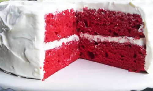 വീ​ട്ടി​ലെ കേ​ക്ക് വി​ൽ​പ​ന​ക്ക് മ​ധു​രം കു​റ​യും