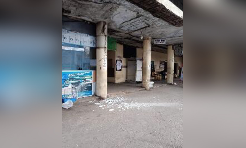 കെ.എസ്.ആർ.ടി.സി കെട്ടിടത്തിലെ കോൺക്രീറ്റ് പാളി അടർന്ന് വീണ് യാത്രക്കാരന് പരിക്ക്