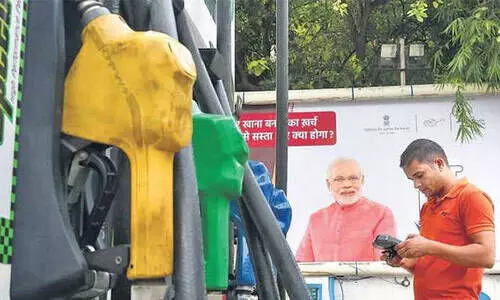 കൂട്ടിയത് കുറക്കുമോ; അന്താരാഷ്ട്ര വിപണിയിൽ എണ്ണവില 100 ഡോളറിന് താഴെ