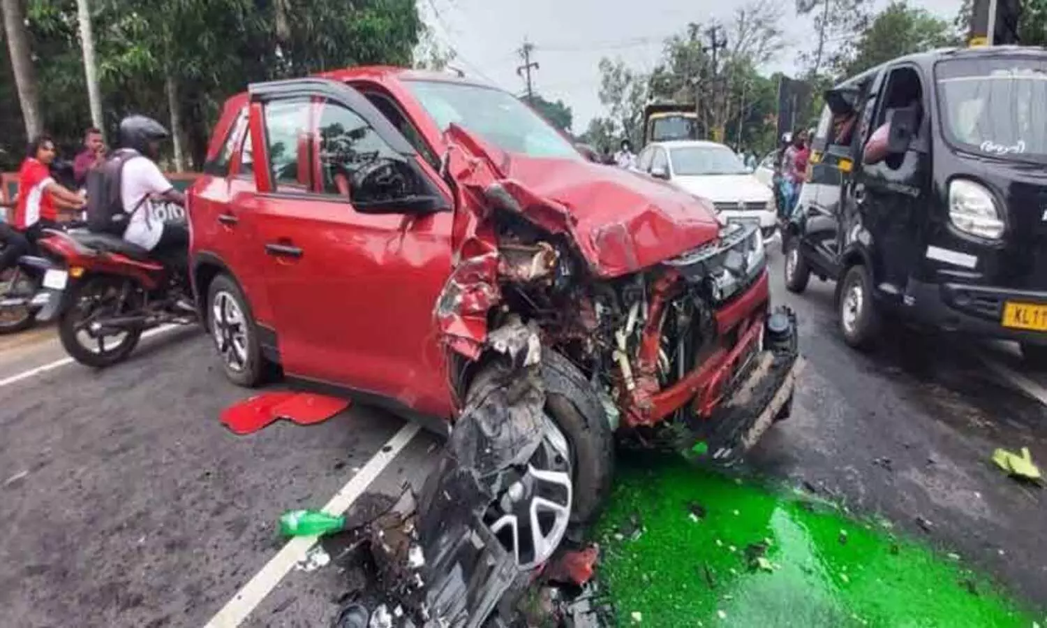 കയ്പമംഗലത്ത് കാറും ലോറിയും കൂട്ടിയിടിച്ച് ഏഴ് പേർക്ക് പരിക്ക്