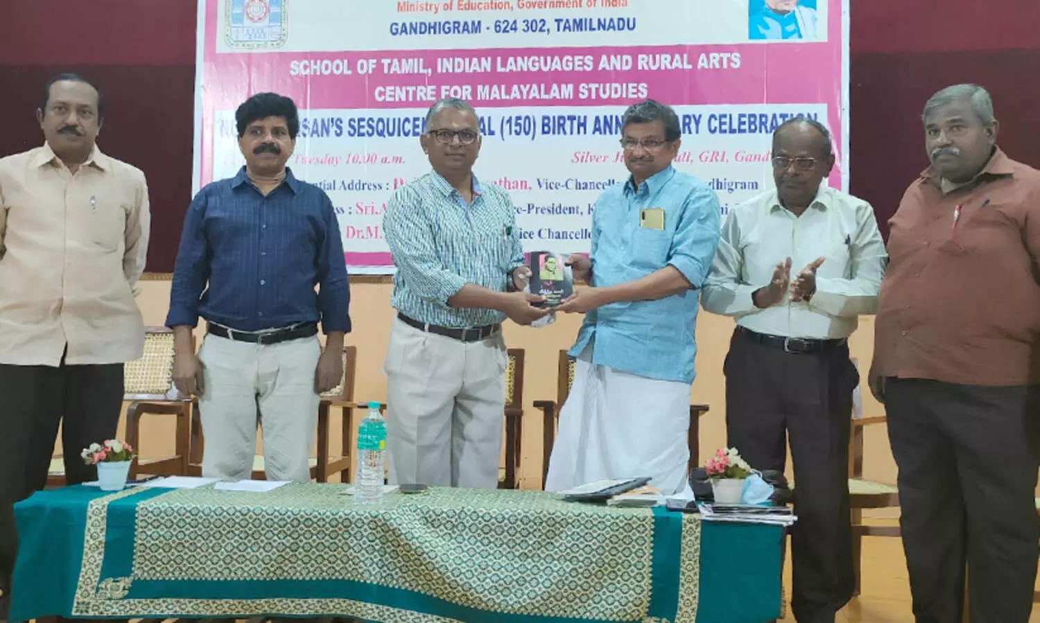 സാഹിത്യത്തിന്​ ദിശാബോധം പകർന്ന സർഗപ്രതിഭയായിരുന്നു കുമാരനാശാൻ -അശോകൻ ചരുവിൽ