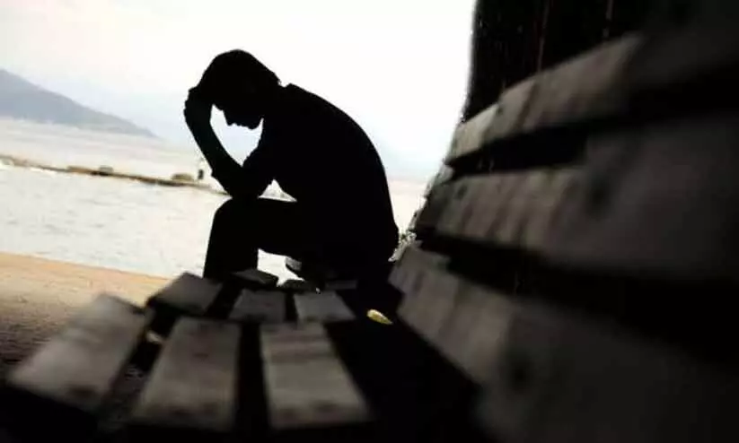 സ്ഥലംമാറ്റം വേണമെങ്കിൽ ഭാര്യയെ ഒരു രാത്രി തനിക്കൊപ്പം അയക്കണം; ഉന്നത ഉദ്യോഗസ്ഥന്റെ ഭീഷണിയിൽ മനംനൊന്ത് യുവാവ് ആത്മഹത്യ ചെയ്തു സ്ഥലംമാറ്റം വേണമെങ്കിൽ ഭാര്യയെ ഒരു രാത്രി തനിക്കൊപ്പം അയക്കണം; ഉന്നത ഉദ്യോഗസ്ഥന്റെ ഭീഷണിയിൽ മനംനൊന്ത് യുവാവ് ആത്മഹത്യ ചെയ്തു