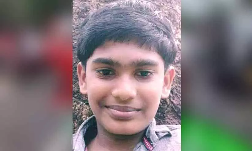 നിയന്ത്രണം വിട്ട ബൈക്ക് ബസിനടിയിലേക്ക് തെറിച്ച് വീണ് വിദ്യാര്ഥി മരിച്ചു നിയന്ത്രണം വിട്ട ബൈക്ക് ബസിനടിയിലേക്ക് തെറിച്ച് വീണ് വിദ്യാര്ഥി മരിച്ചു