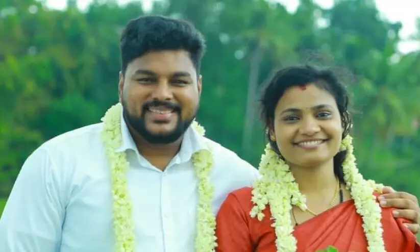 കമിതാക്കളുടെ ഒളിച്ചോട്ടം, വിവാഹം: കോടഞ്ചേരിയിൽ വിവാദം പുകയുന്നു കമിതാക്കളുടെ ഒളിച്ചോട്ടം, വിവാഹം: കോടഞ്ചേരിയിൽ വിവാദം പുകയുന്നു