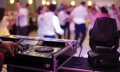 dj at wedding