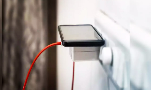 ചാർജറിൽ നിന്ന് മൊബൈൽ ബാറ്ററി ഊരിമാറ്റാന്‍ ശ്രമിക്കുന്നതിനിടെ  പൊട്ടിത്തെറി; അഞ്ച് വയസുകാരന് ദാരുണാന്ത്യം