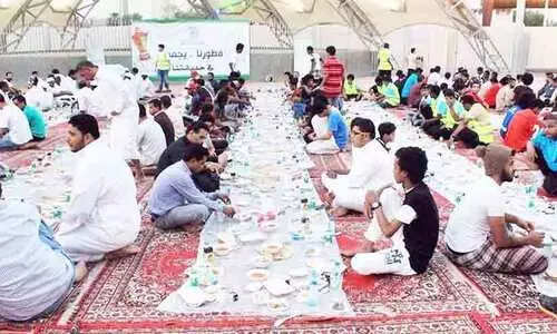 വിദേശികൾക്ക് ഇഫ്താർ ഒരുക്കി സ്വദേശികളുടെ വിരുന്ന്