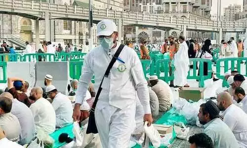 മസ്ജിദുൽ ഹറാമിൽ ഇഫ്‌താർ പൊതി വിതരണം സജീവം