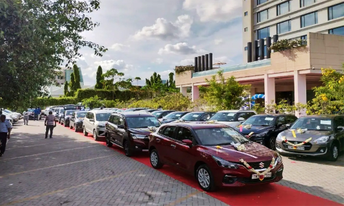 ജീവനക്കാർക്ക് കാറുകൾ സമ്മാനിച്ച് ചെന്നൈയിലെ ഐ.ടി കമ്പനി