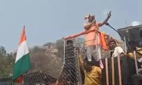 ഭാരതം ഉടൻ ഹിന്ദുരാഷ്ട്രമാകുമെന്ന് പാടിയ എം.എൽ.എക്കെതിരെ കേസ്