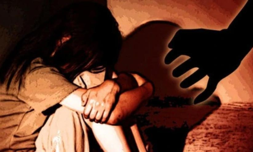 തന്‍റെ മകൾ ഗർഭിണിയാണെന്ന് എങ്ങനെ മുഖ്യമന്ത്രിക്ക് പറയാൻ സാധിക്കും: ബലാത്സംഗ കേസിൽ മമതയുടെ പരാമർശത്തിനെതിരെ പെൺകുട്ടിയുടെ പിതാവ്