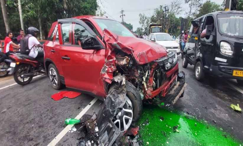 കയ്പമംഗലത്ത് കാറും ലോറിയും കൂട്ടിയിടിച്ച് ഏഴ് പേർക്ക് പരിക്ക്