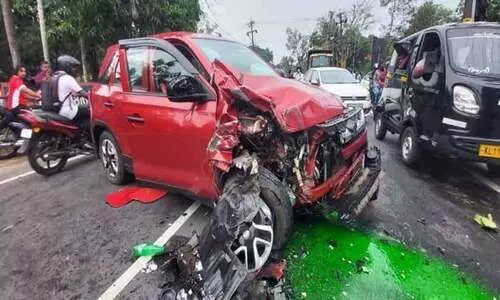 കയ്പമംഗലത്ത് കാറും ലോറിയും കൂട്ടിയിടിച്ച് ഏഴ് പേർക്ക് പരിക്ക്