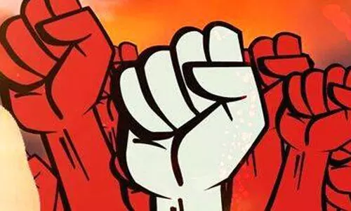 തൊഴിലും ശമ്പളവും നിഷേധിക്കുന്നു: പ്രതിഷേധവുമായി സ്കൂൾ ബസ് ഡ്രൈവർമാർ