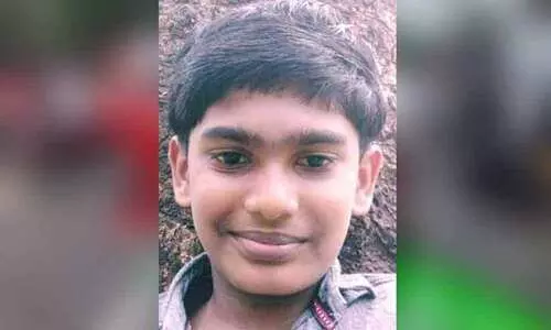 നിയന്ത്രണം വിട്ട ബൈക്ക് ബസിനടിയിലേക്ക് തെറിച്ച് വീണ് വിദ്യാര്‍ഥി മരിച്ചു