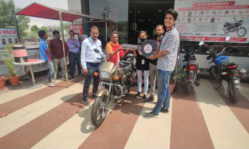 സൊമാറ്റോ ജീവനക്കാരന് ബൈക്ക് വാങ്ങാൻ പിരിവ് നടത്തി സമൂഹമാധ്യമം