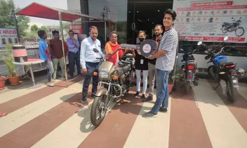 സൊമാറ്റോ ജീവനക്കാരന് ബൈക്ക് വാങ്ങാൻ പിരിവ് നടത്തി സമൂഹമാധ്യമം