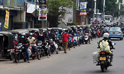 ശ്രീലങ്ക: വിദേശ കടം ആറ് ബില്യൺ ഡോളർ; ഇന്ത്യയിൽനിന്ന് 11000 മെട്രിക് ടൺ അരികൂടിയെത്തി ശ്രീലങ്ക: വിദേശ കടം ആറ് ബില്യൺ ഡോളർ; ഇന്ത്യയിൽനിന്ന് 11000 മെട്രിക് ടൺ അരികൂടിയെത്തി